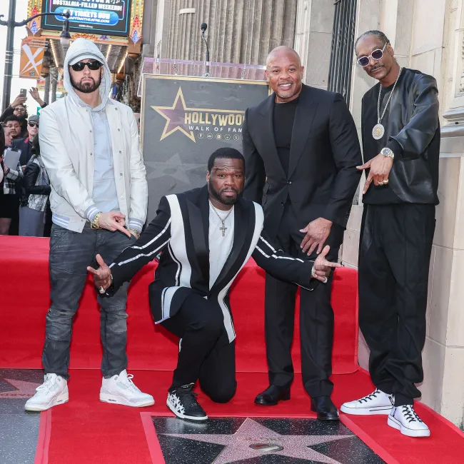 Eminem, 50 Cent, Dr. Dre y Snoop Dogg en la ceremonia de estrellas del Paseo de la Fama de Hollywood para Dr. Dre.
