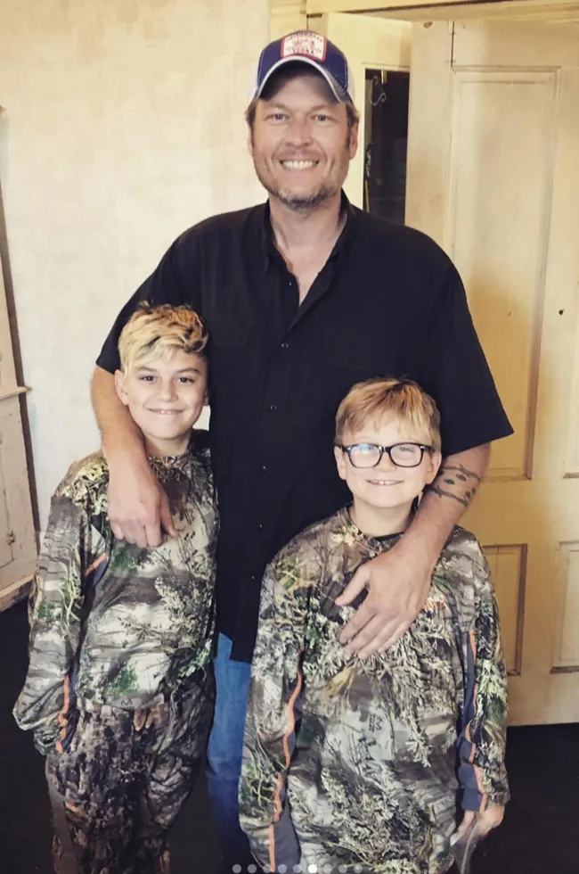 Blake Shelton con los hijos de Gwen Stefani