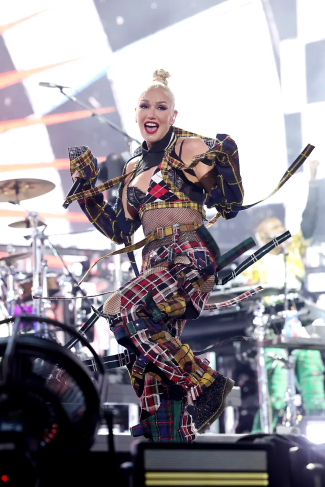 Una foto de Gwen Stefani actuando en Coachella
