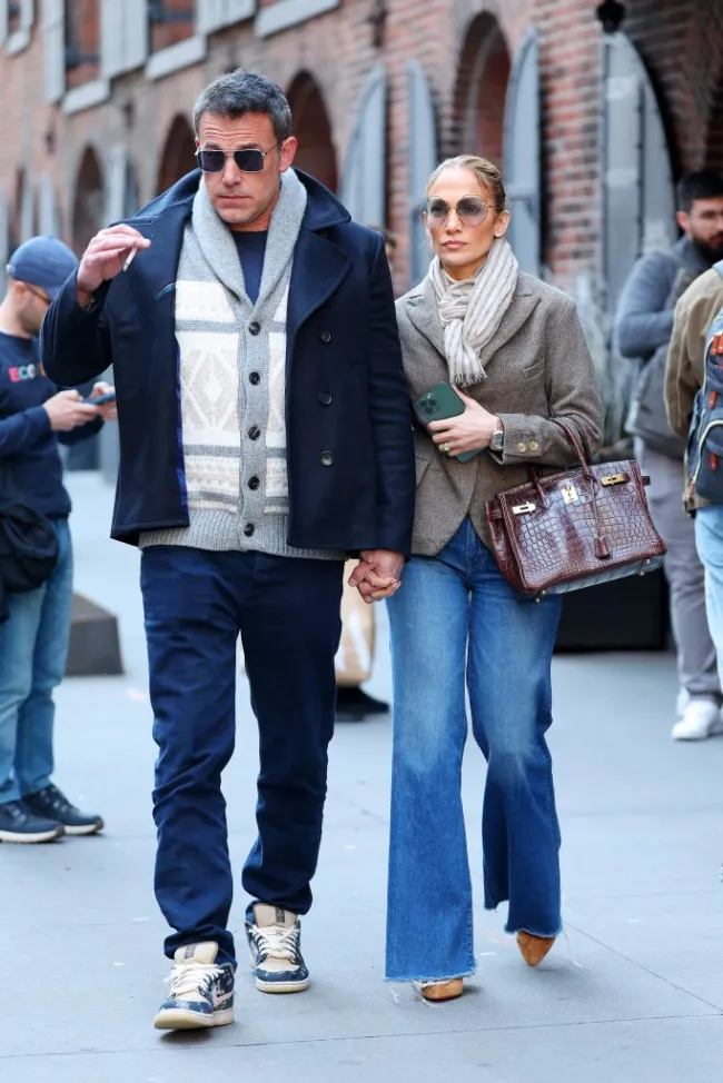 Jennifer López con jeans
