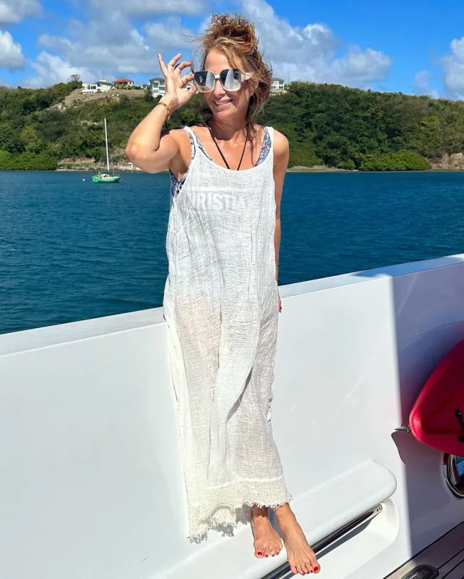 Jill Zarin posando en un barco