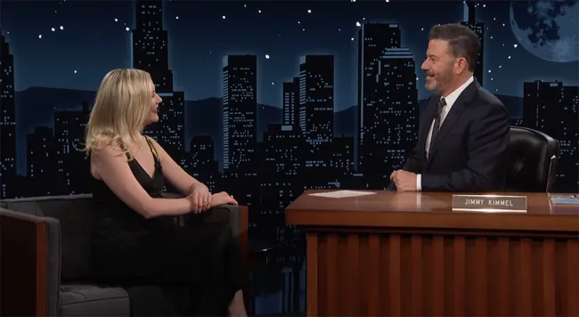 Jimmy Kimmel hablando con Kristen Dunst