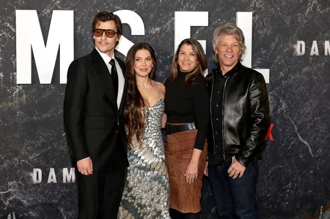 Jon Bon Jovi, Dorothea Hurley, Millie Bobby Brown y Jake Bongiovi