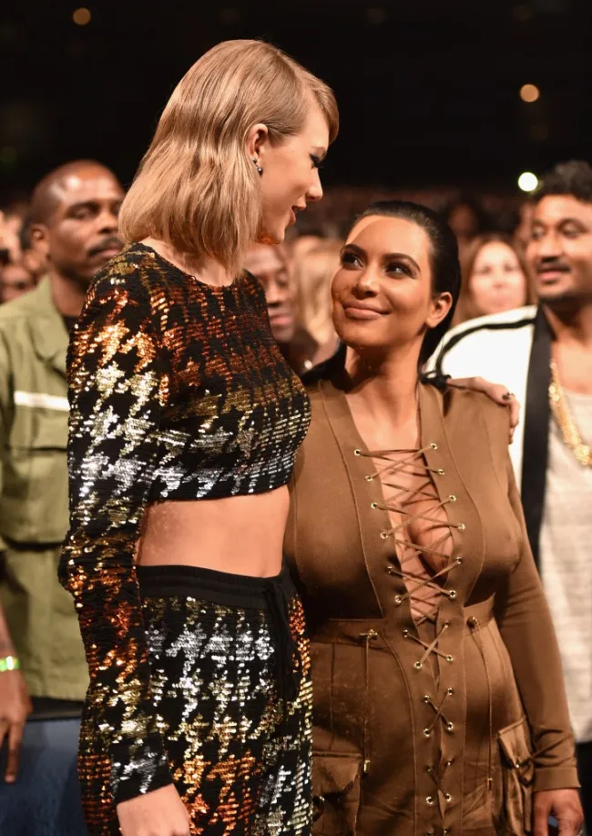 Taylor Swift y Kim Kardashian en 2015.
