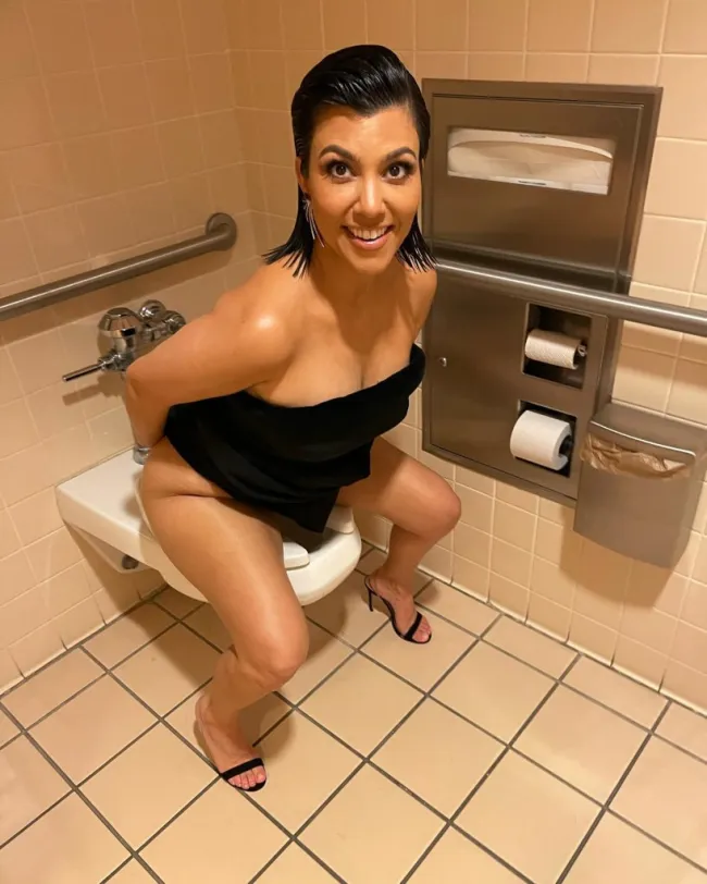 Kourtney Kardashian en el baño