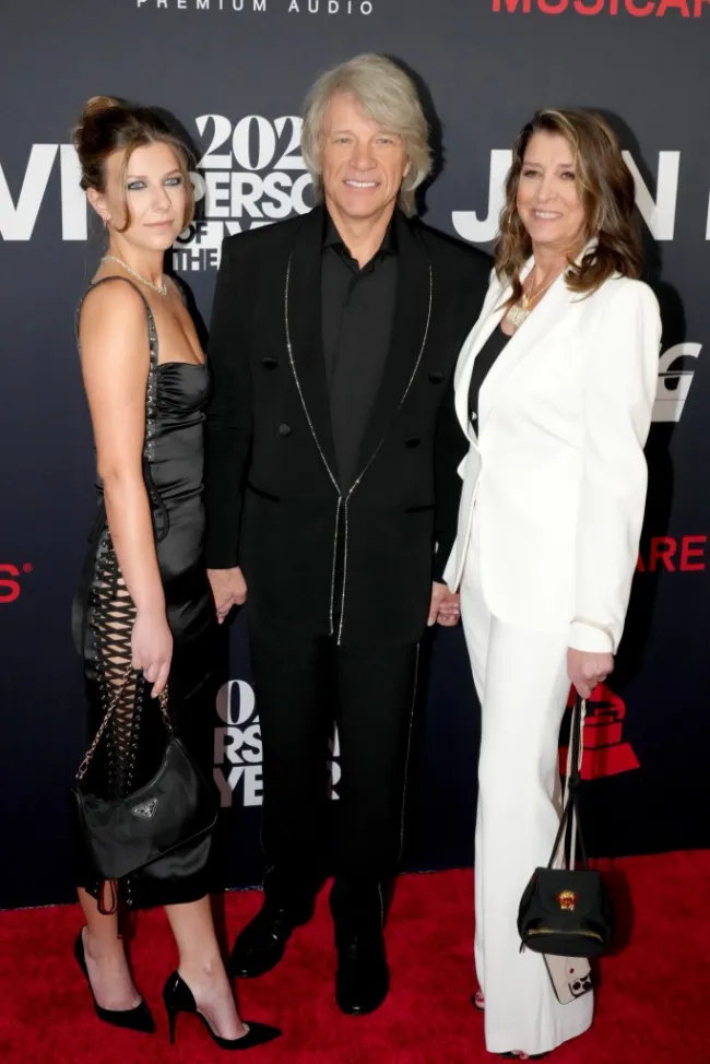 Jon Bon Jovi y foto familiar en la alfombra roja