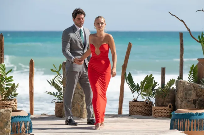 La estrella de 'Bachelor', Daisy Kent, sale con un hombre nuevo después de abandonar la temporada de Joey Graziadei