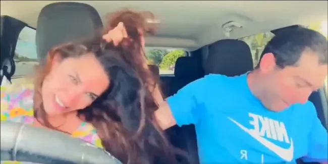 El novio de Elisa Jordana agarrándola del cabello en transmisión en vivo.
