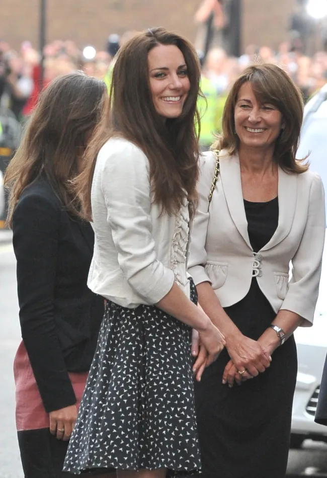 Kate Middleton con su mamá