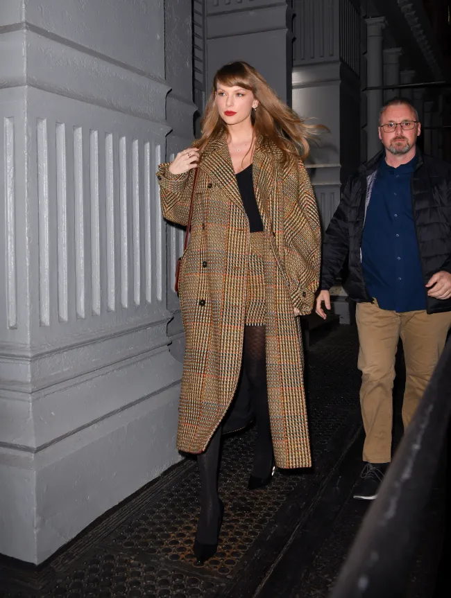 Taylor Swift es vista en Manhattan el 5 de diciembre de 2023 en la ciudad de Nueva York.