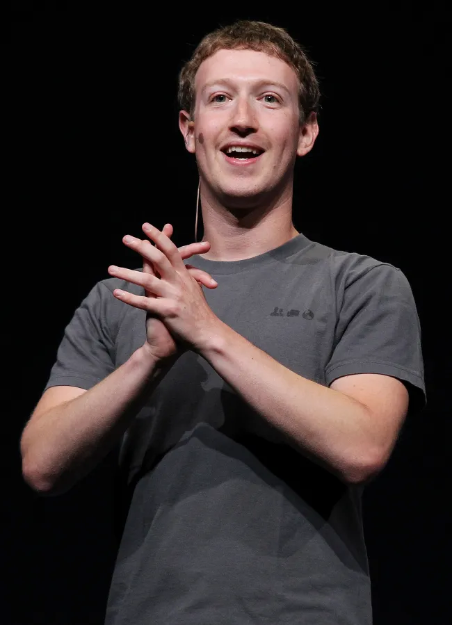 Mark Zuckerberg hablando en un FaceBook 2011.