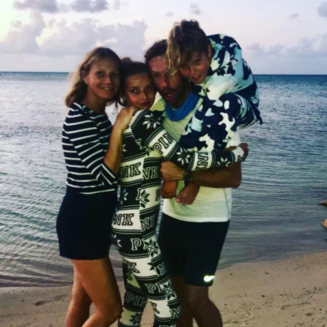 Gwyneth Paltrow, Chris Martin, su hija Apple y su hijo Moses