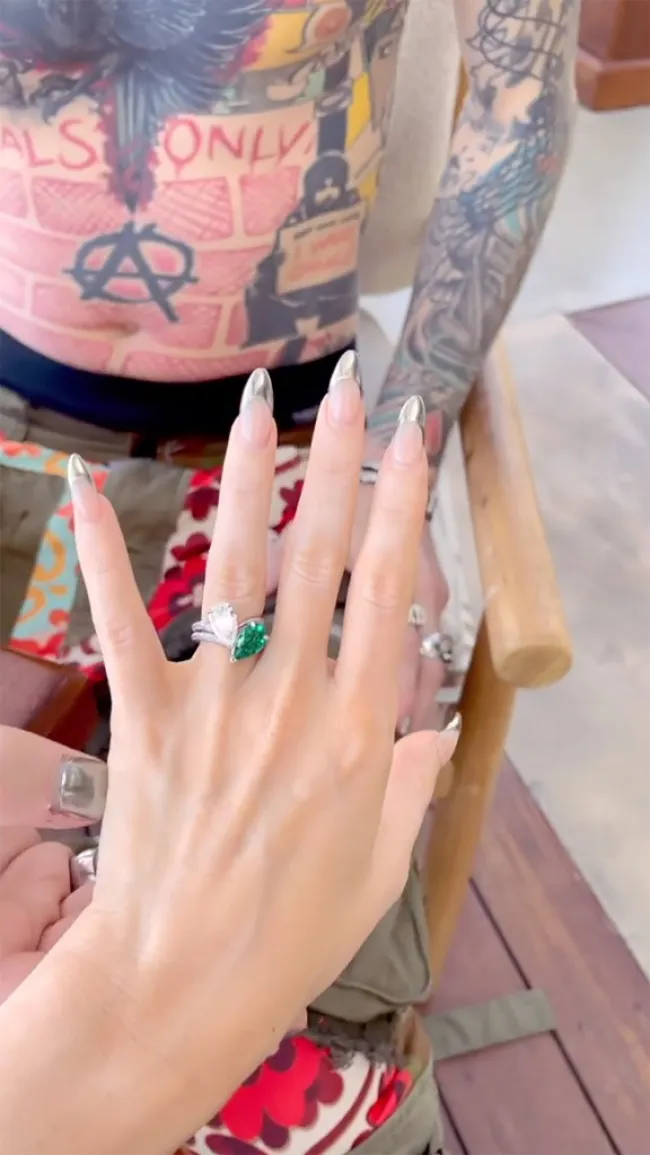 El anillo de compromiso de Megan Fox de MGK.