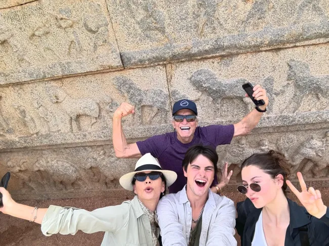 Una selfie de Michael Douglas, Catherine Zeta-Jones y sus hijos.