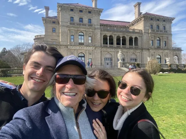 Una selfie de Michael Douglas, Catherine Zeta-Jones, su hijo Dylan y su hija Carys.