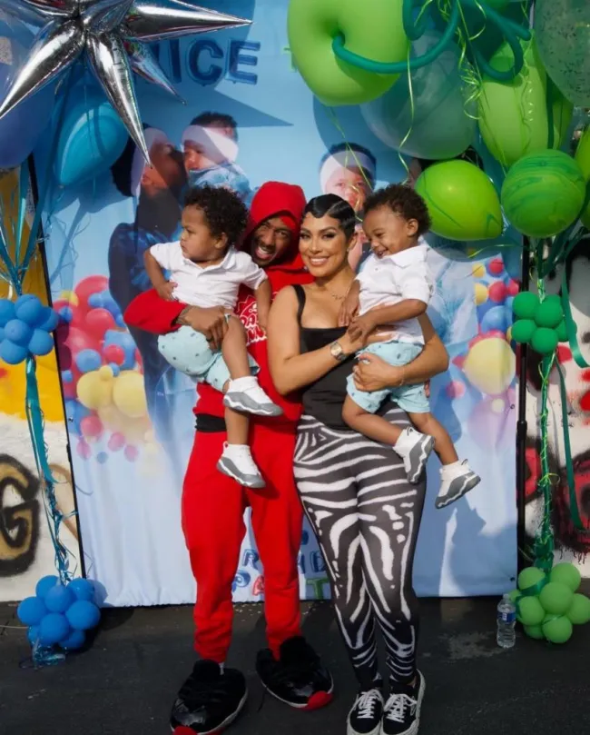 Nick Cannon y Abby De La Rosa con sus hijos