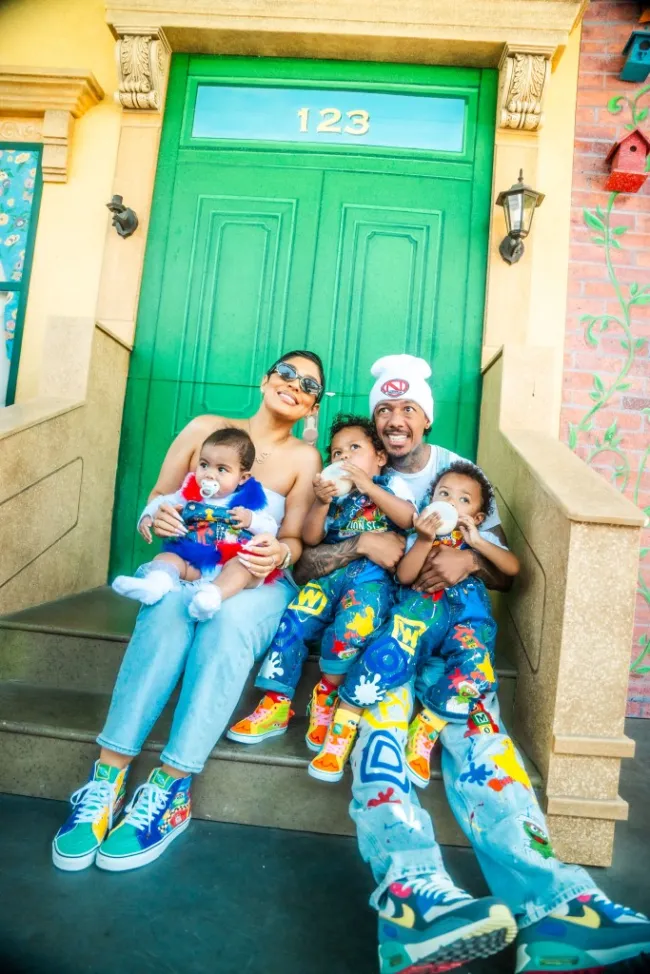 Nick Cannon y Abby De La Rosa con sus hijos