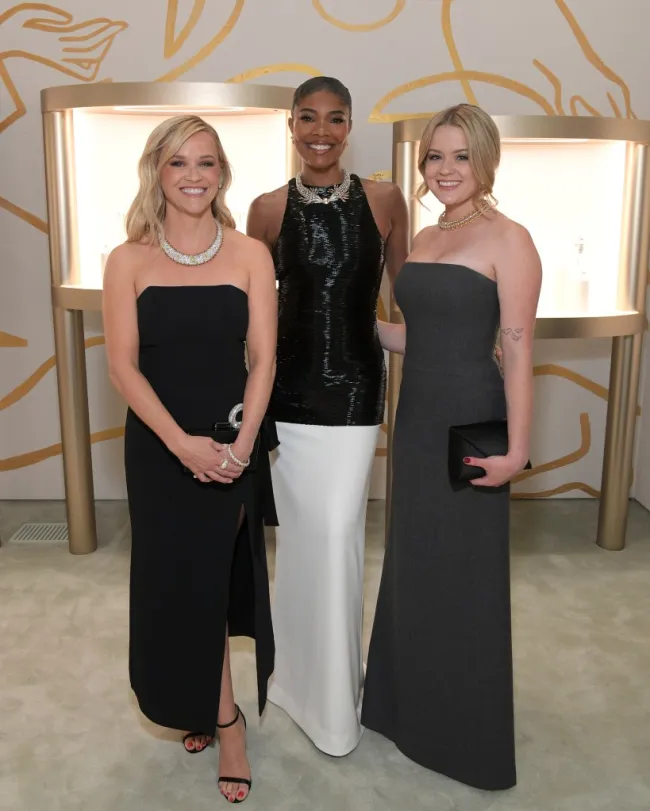 Reese Witherspoon y Ava Phillippe con Gabrielle Union en la celebración de Tiffany & Co. del lanzamiento del Libro Azul 2024: Tiffany Céleste.