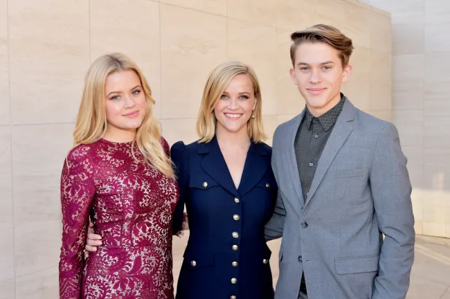 Reese Witherspoon con Ava y Deacon Phillippe.