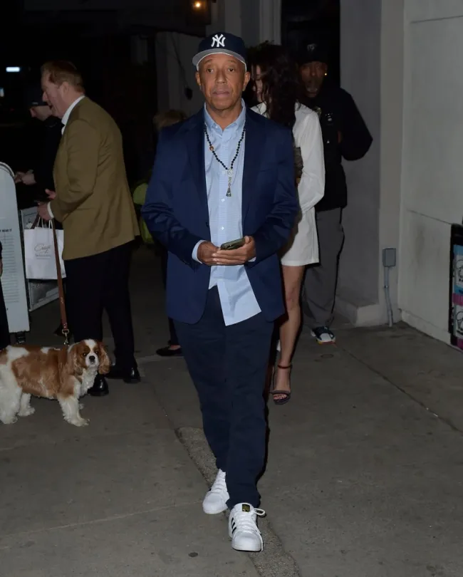 Russell Simmons caminando