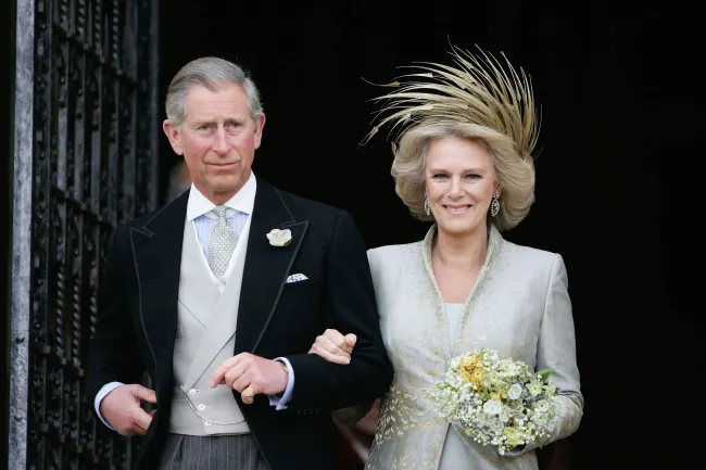 El rey Carlos y la reina Camilla el día de su boda.