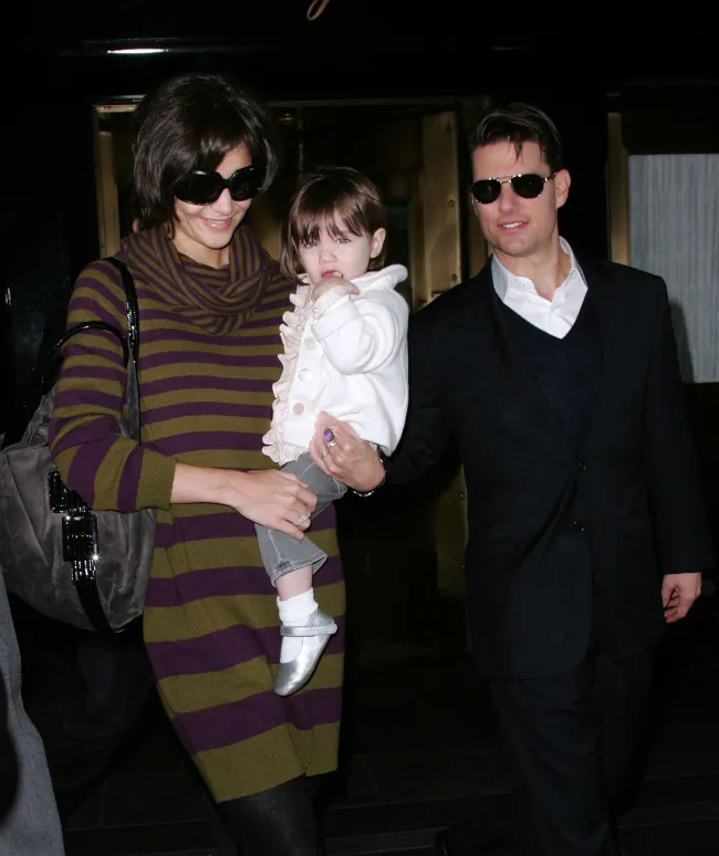 Katie Holmes, Tom Cruise y Suri Cruise en Nueva York en 2007.