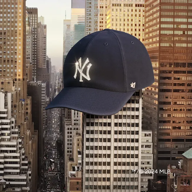 La gorra de los Yankees de Swarovski