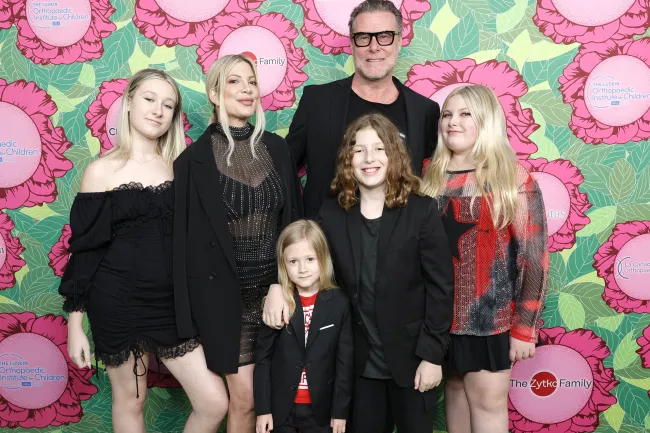 Tori Spelling con su familia