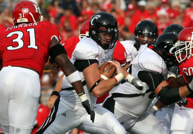 Travis Kelce jugando fútbol americano universitario.