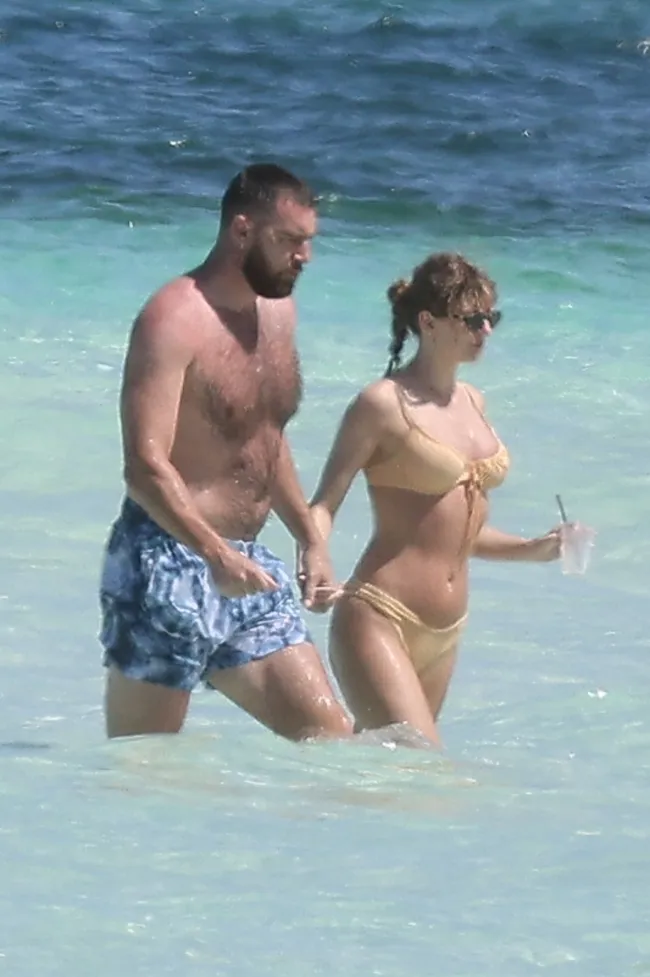 Taylor Swift y Travis Kelce en las Bahamas