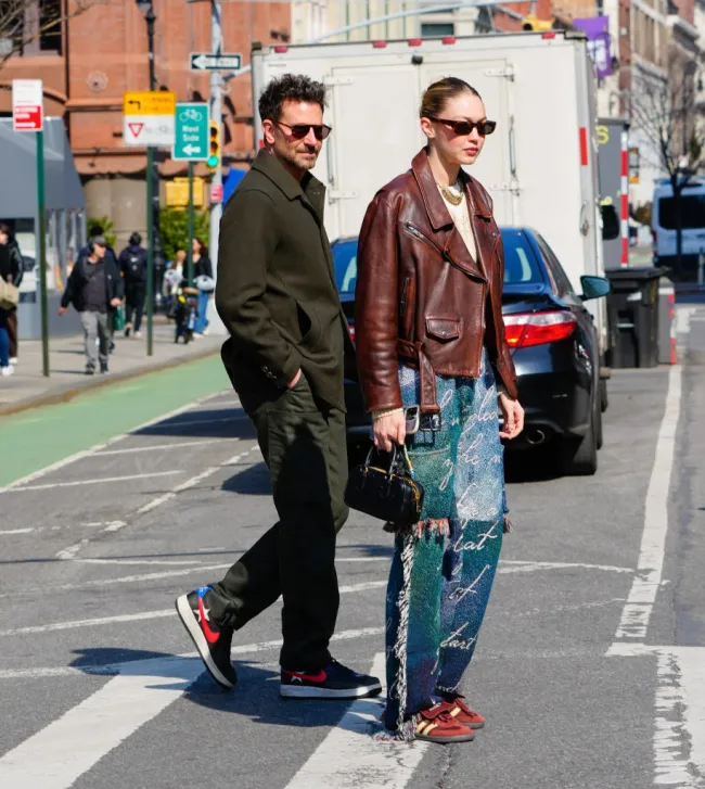 Gigi Hadid y Bradley Cooper en la ciudad de Nueva York.