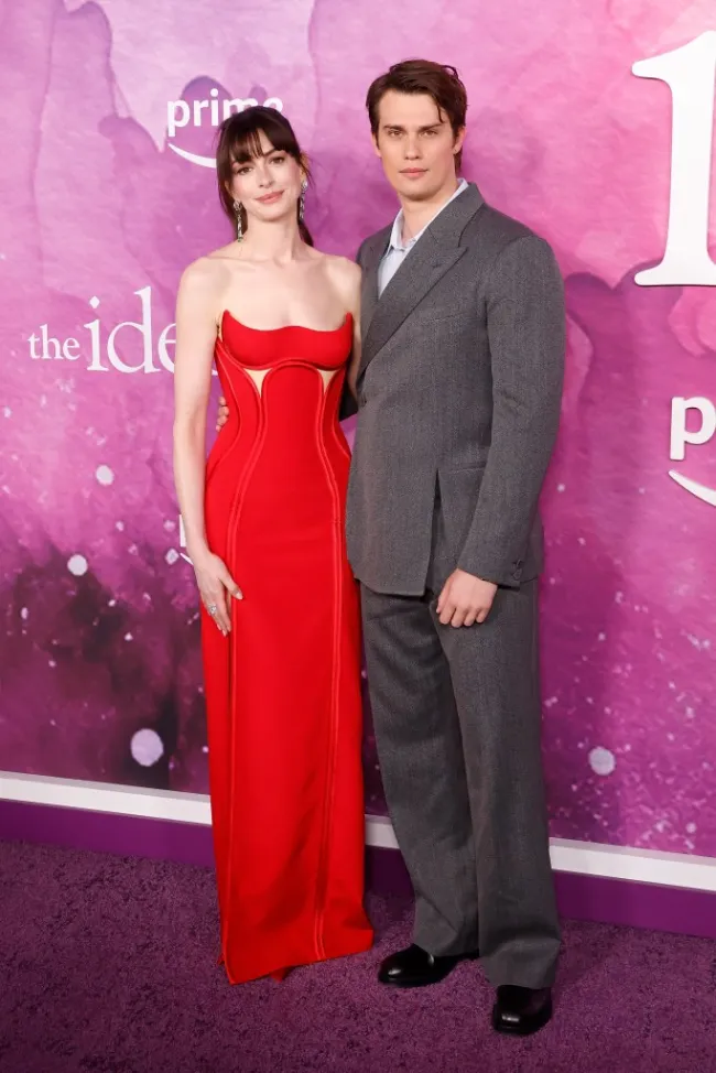 Anne Hathaway y Nicholas Galitzine asisten al estreno en Nueva York de 