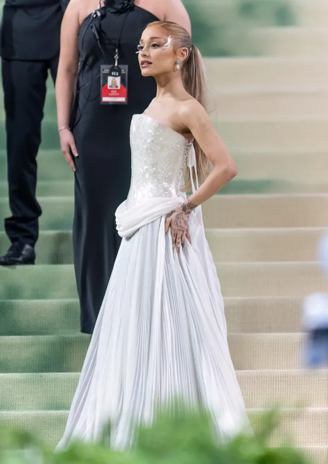 Ariana Grande en la Met Gala 2024