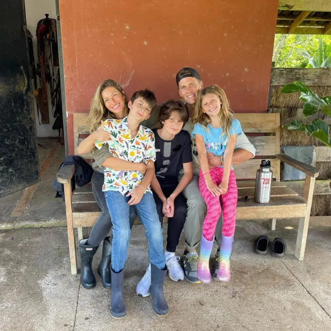 Tom Brady y Gisele Bündchen con sus hijos