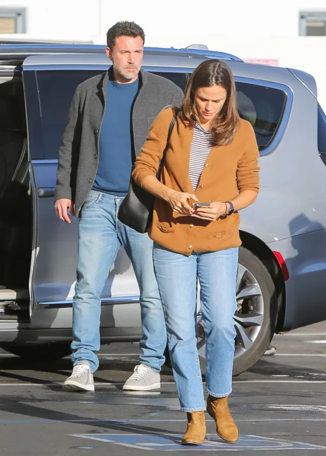 Ben Affleck y Jennifer Garner caminando