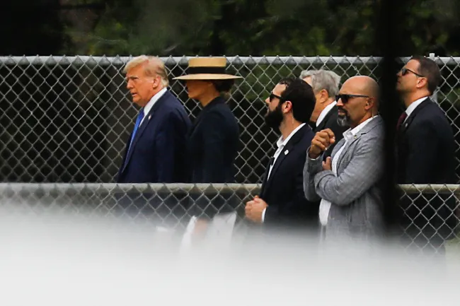 Melania Trump y Donald Trump en la graduación de Barron Trump.