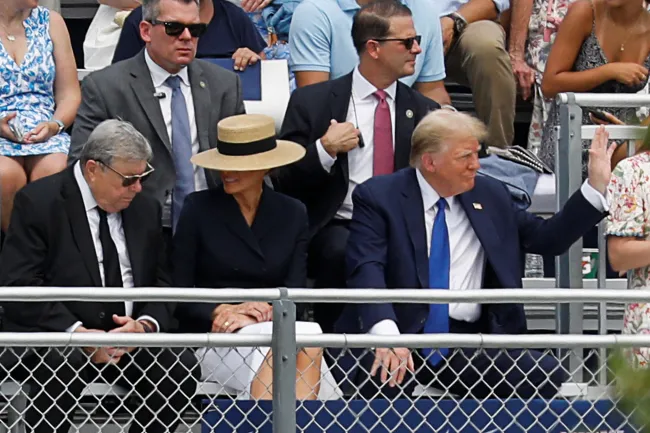 Melania Trump y Donald Trump en la graduación de Barron Trump.