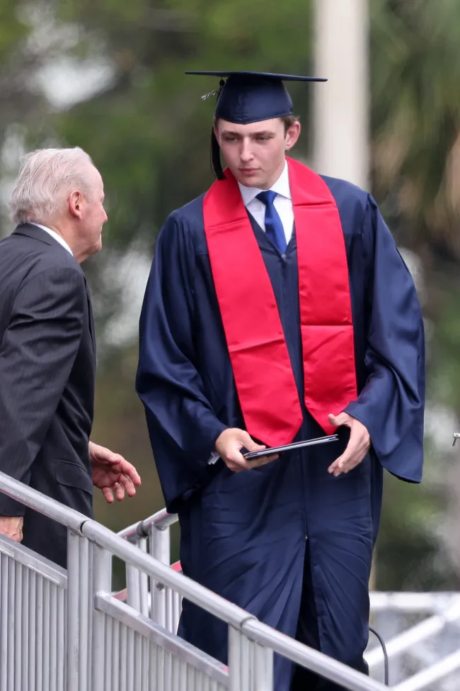 Barron Trump en su graduación de la escuela secundaria.