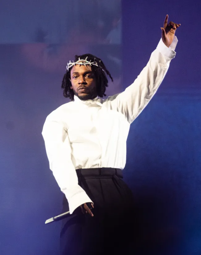 Kendrick Lamar actuando en el Festival de Glastonbury 2022.