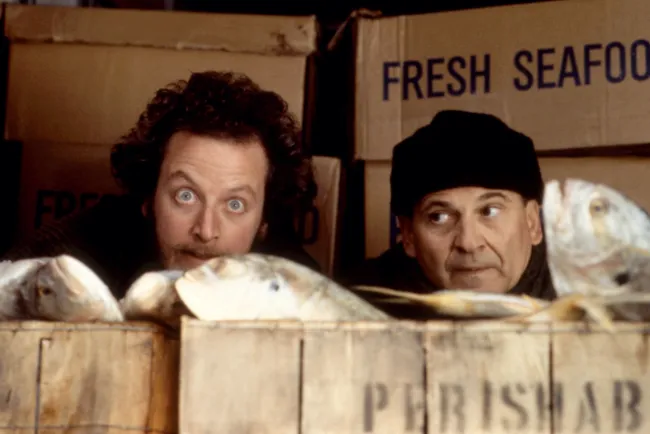 Joe Pesci y Daniel Stern en una escena de 