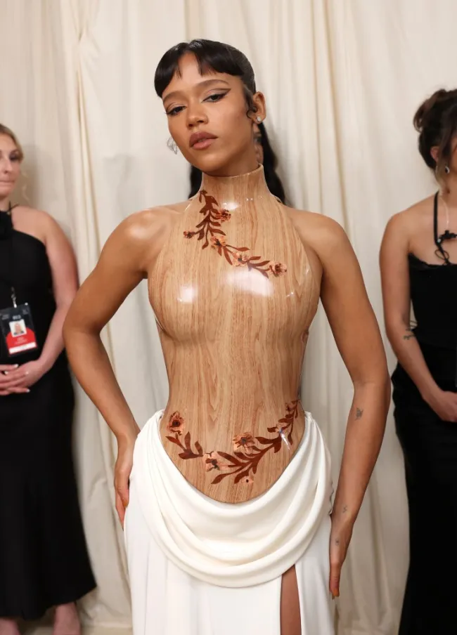 Taylor Russell asistiendo a la Met Gala 2024.