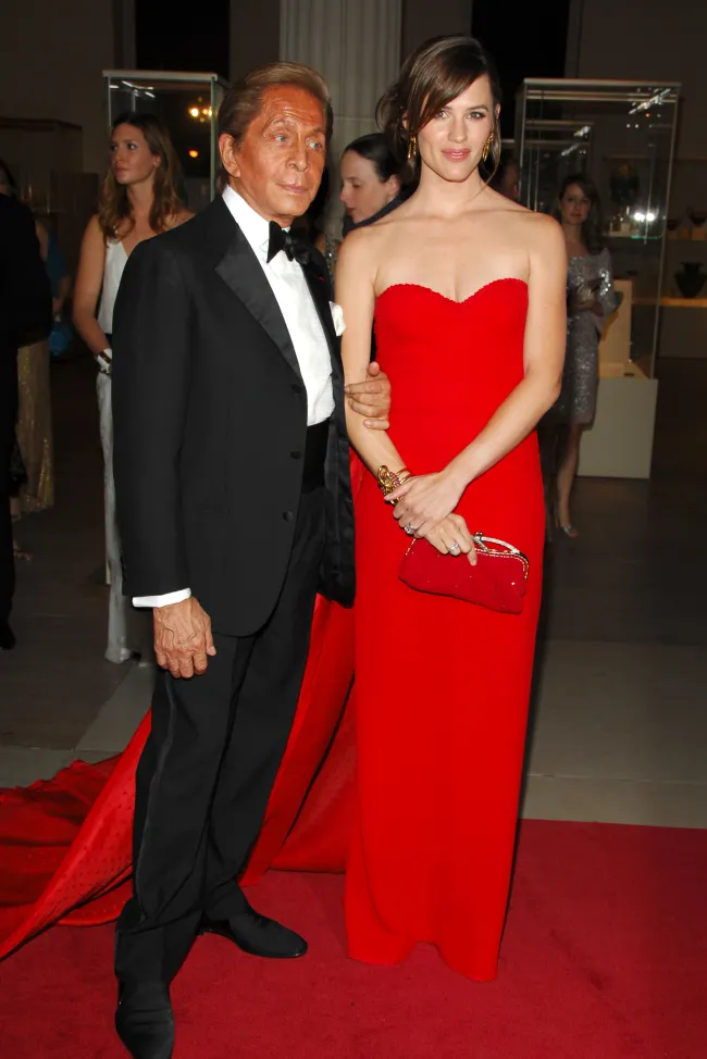 Jennifer Garner y Valentino en la Met Gala de 2007.