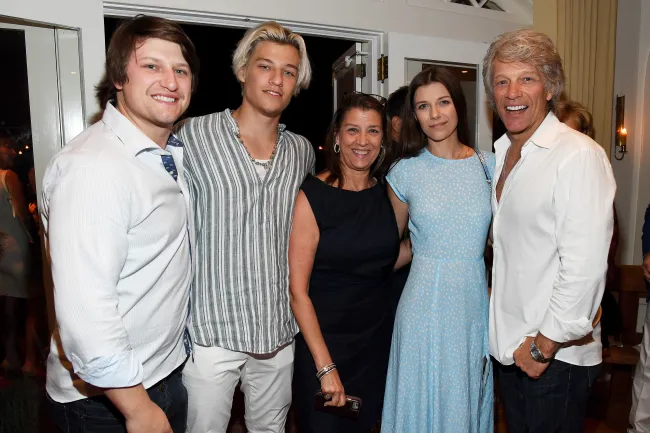 Jon Bon Jovi, Dorothea Hurley y niños