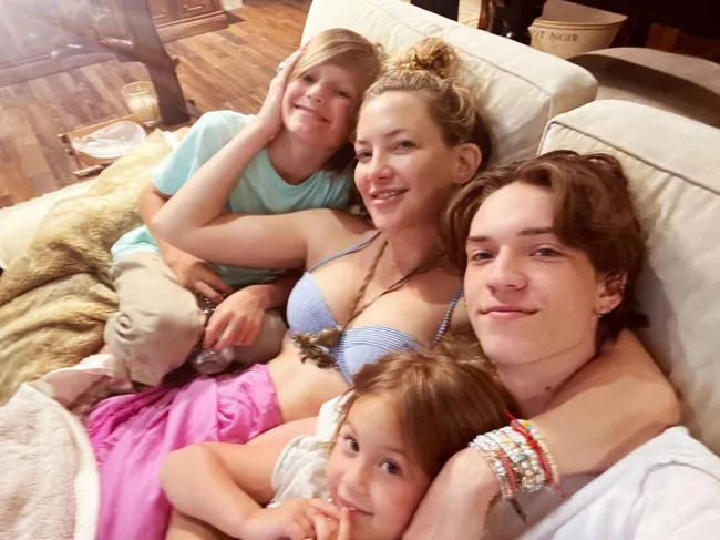 Un selfie de Kate Hudson con sus hijos