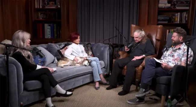 Kelly, Jack, Ozzy y Sharon Osbourne en su podcast.