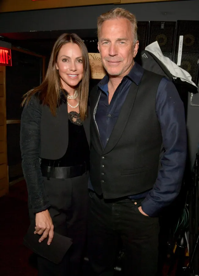 Kevin Costner y Christine Baumgartner