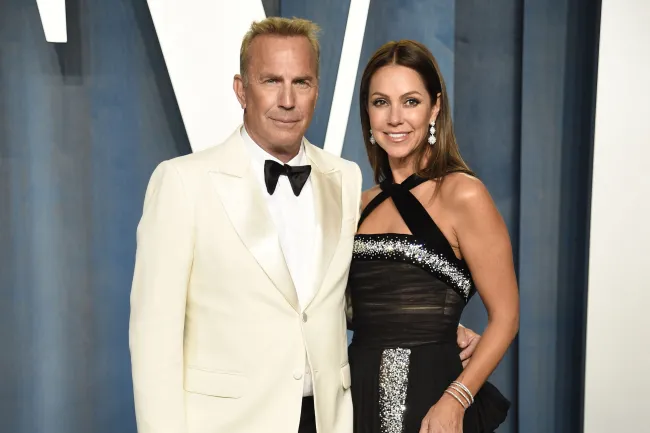 Kevin Costner y Christine Baumgartner