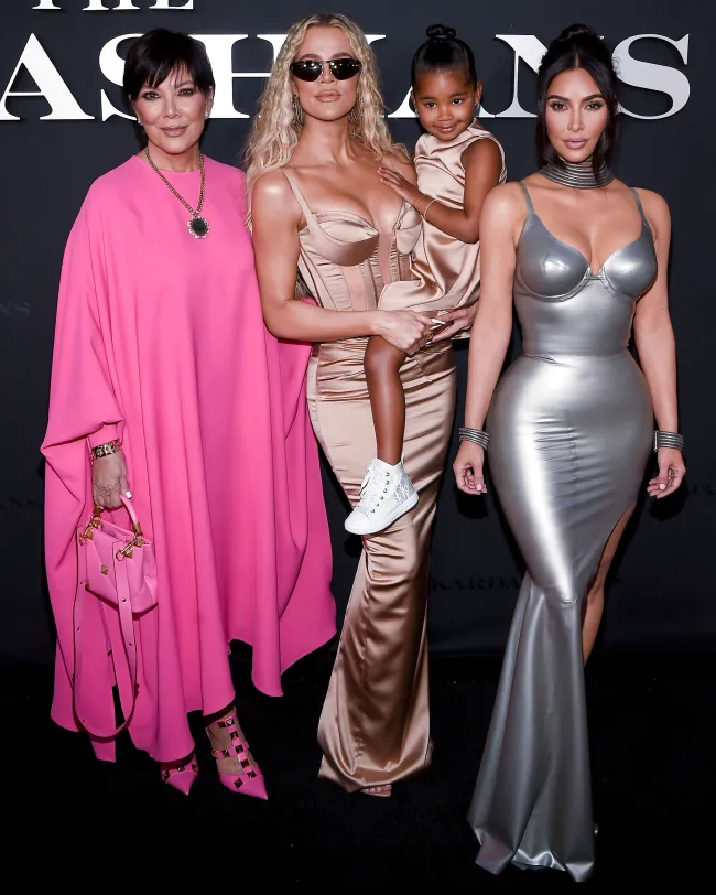 Una selfie de Kim Kardashian, Khloé Kardashian y Kylie Jenner.