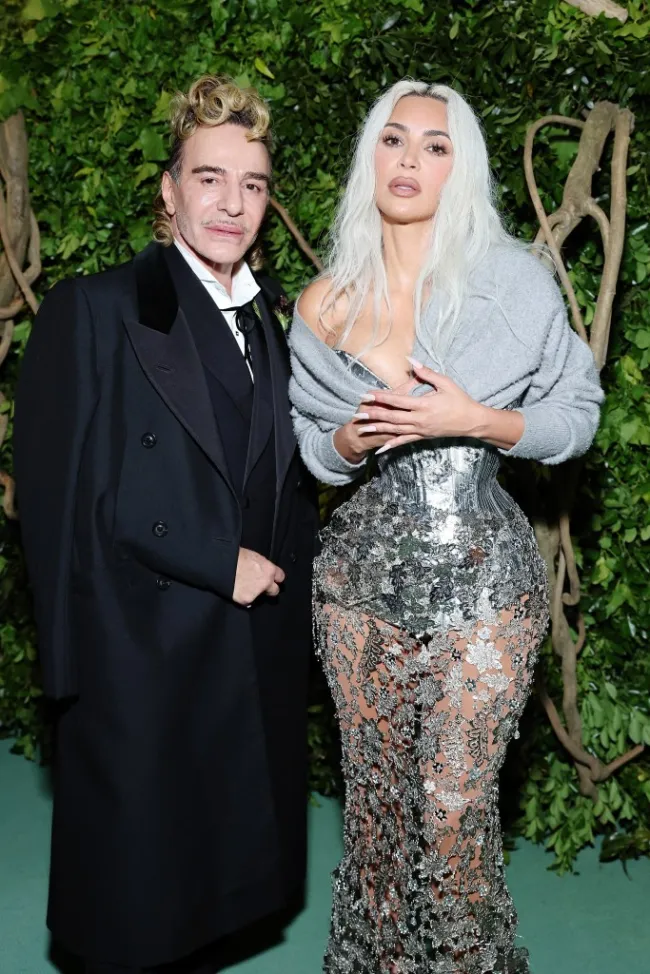 John Galliano y Kim Kardashian