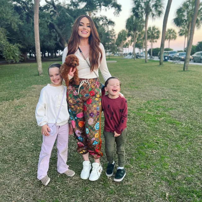 Kathryn Dennis y los niños